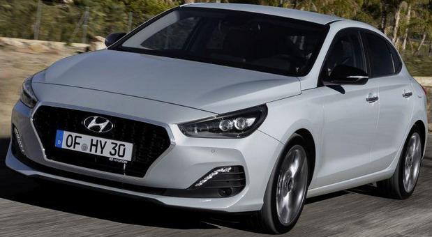 Hyundai-i30-Fastback 11.jpg