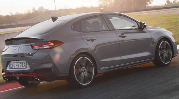hyundai-i30-fastback 111111.jpg
