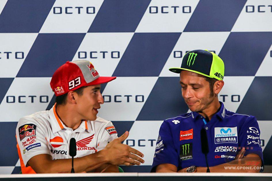 rossi-marquez-mano.jpeg