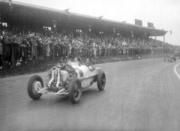 5d386b3ac1118_Bundesarchiv_Bild_102-02915_Berlin_AVUS_Groer_Preis_von_Deutschland-300x217.thumb.jpg.22a8ec5cd6b7abe136c52a9076ab4c40.jpg