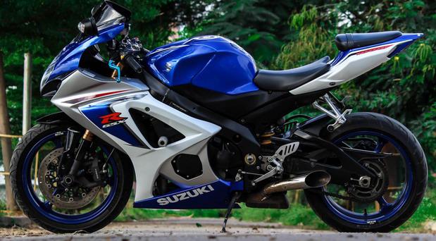 suzuki gsx r.jpg