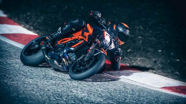 ktm-1290-superduke-r 01.jpg