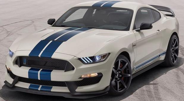 Ford-Mustang jubilej 01.jpg