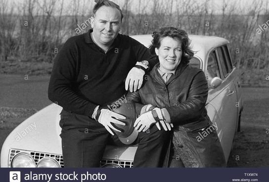 pat-moss-carlsson-avec-erik-carlsson-portant-la-nouvelle-conduite-d-alexandre-sont 03.jpg