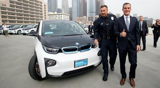 206626-bmw i3 policija.jpg