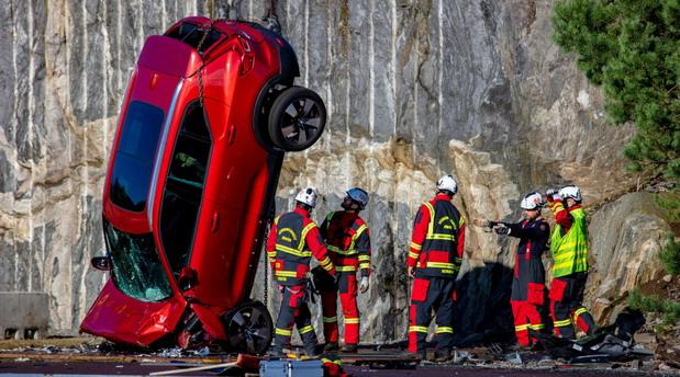208771-volvo crash.jpg