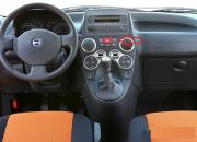 Fiat-Panda-Cross-2006-interior.jpg