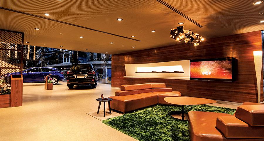 lexus01.jpg