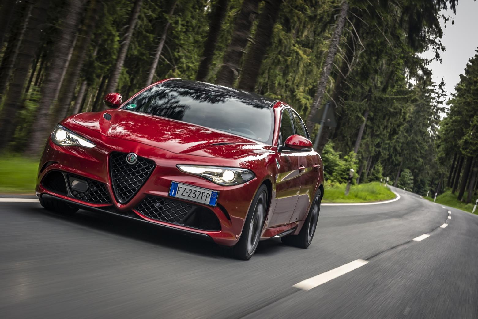 rsz_alfa_romeo_giulia_quadrifoglio_elected_as_sportscar_of_the_year.jpg