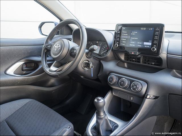 yaris 1.0 03.jpg