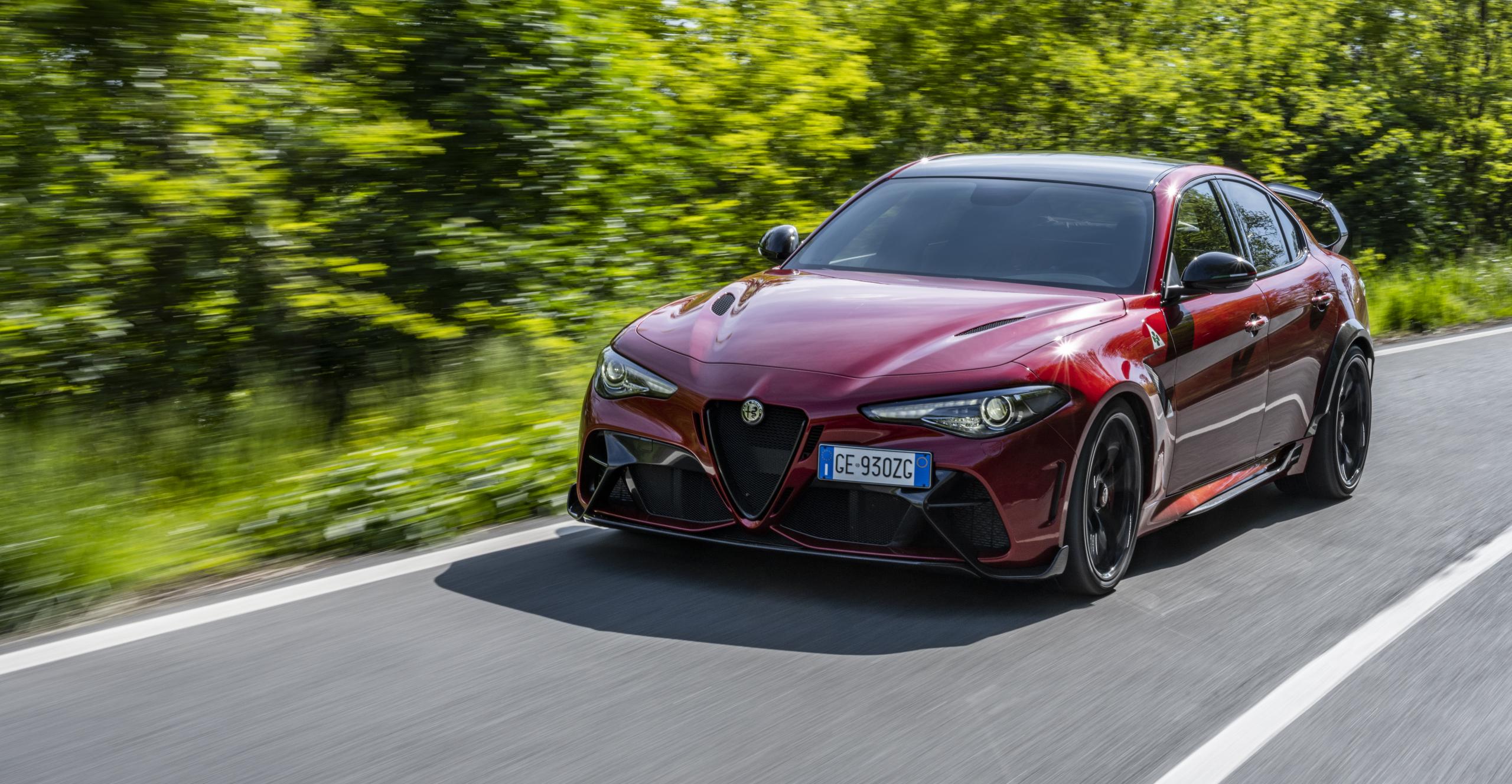 Giulia_GTAm_Etna_Red_01.jpg