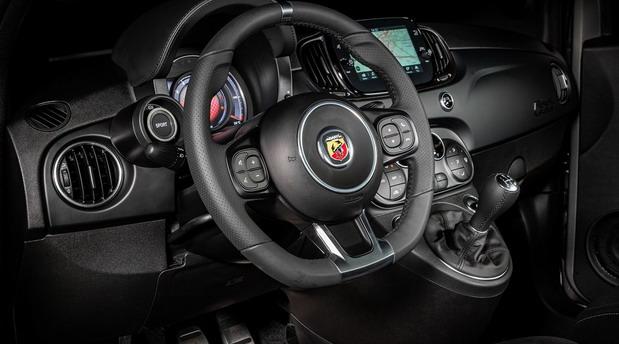 216332-abarth 595 01.jpg