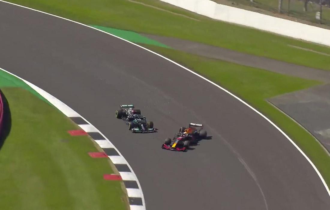 hamilton_verstappen_british_gp_2021_race_incident.jpg.54ace12452af7495d434ed3c208a3005.jpg