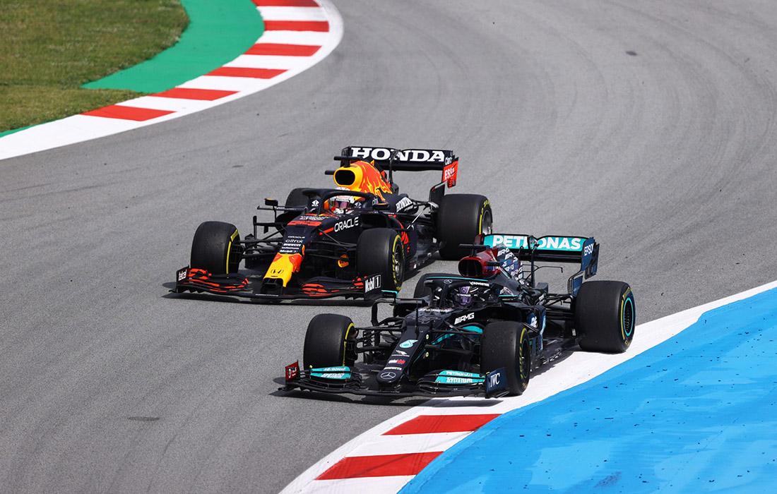 hamilton_verstappen_spanish_gp_2021_race.jpeg.00cd8c5173d05886b2a24ff1f85eb491.jpeg (1100×700)