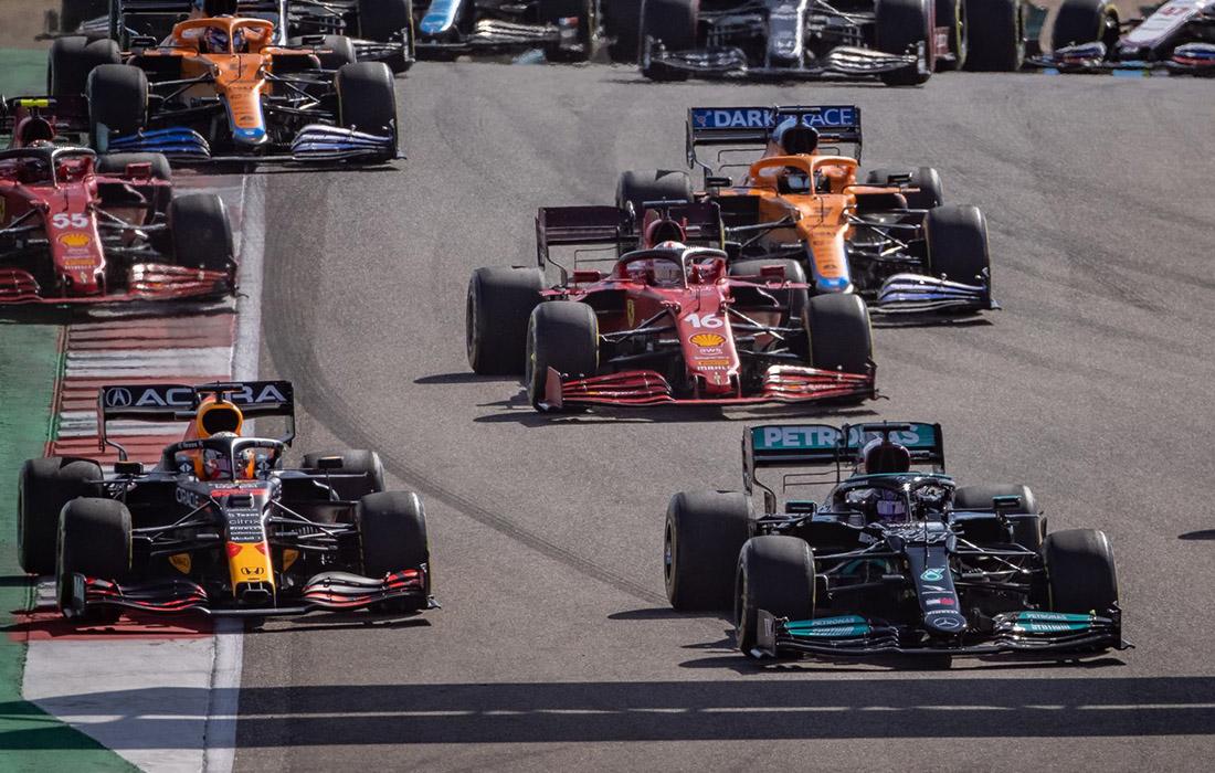 hamilton_verstappen_usgp_2021_start.jpg.8eb24fc268487c1e8c695ddfb9f80980.jpg (1100×700)