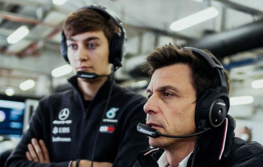 george_russell_toto_wolff_mercedes_garage.jpeg.136f90709786c983b99e6b1dee39056a.jpeg