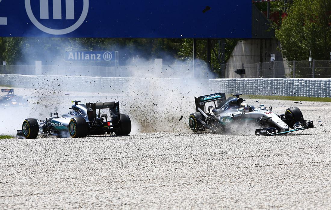 hamilton_rosberg_spanish_gp_2016_crash_2.jpeg.c3ac5d1579de6dcbef0f7434766d2fb6.jpeg