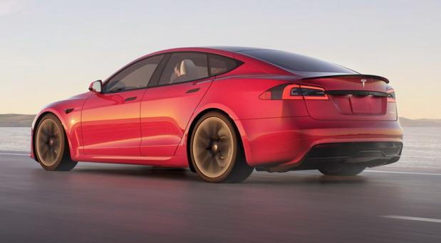 221513-tesla model s plaid.jpg
