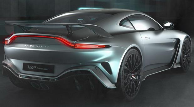 aston v12 03.jpg