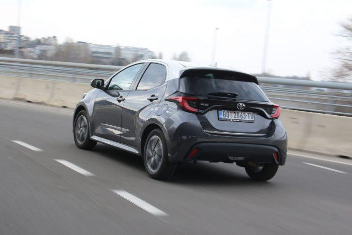 yaris 83.jpg
