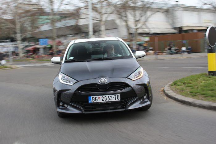 yaris 84.jpg