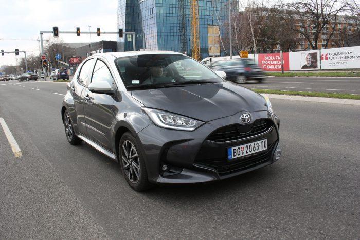 yaris 76.jpg