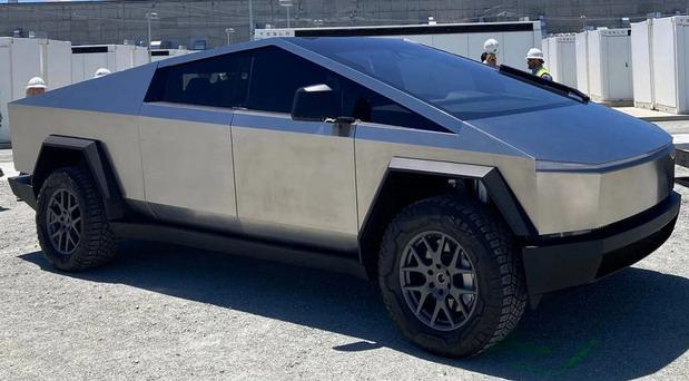 tesla cyber 01.jpg