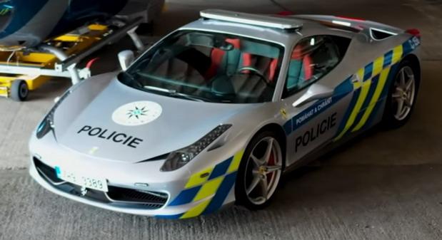 226777-ferrari police.jpg