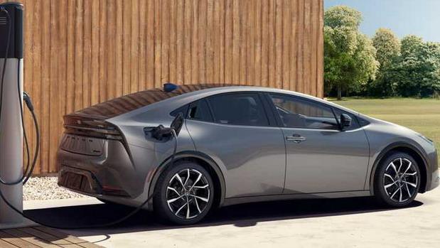 toyota prius 2023 04.jpg