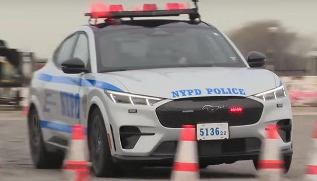 233797-ford police.jpg