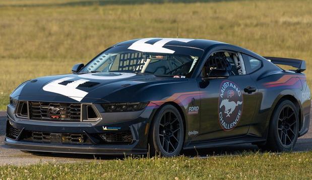 236252-Ford Mustang 03.jpg