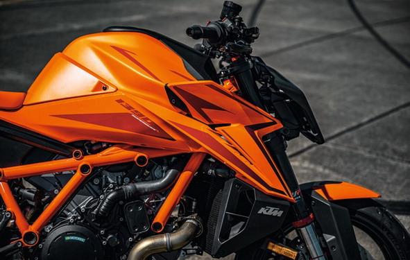 KTM-1390-SUPER-DUKE-R-3 01.jpg