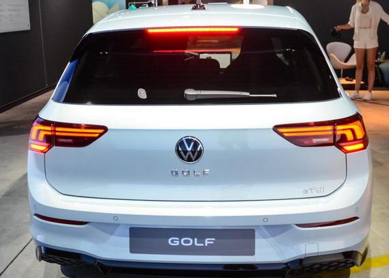 240043-vw golf 8 10.jpg