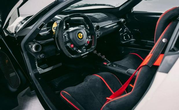 240360-laferrari 01.jpg